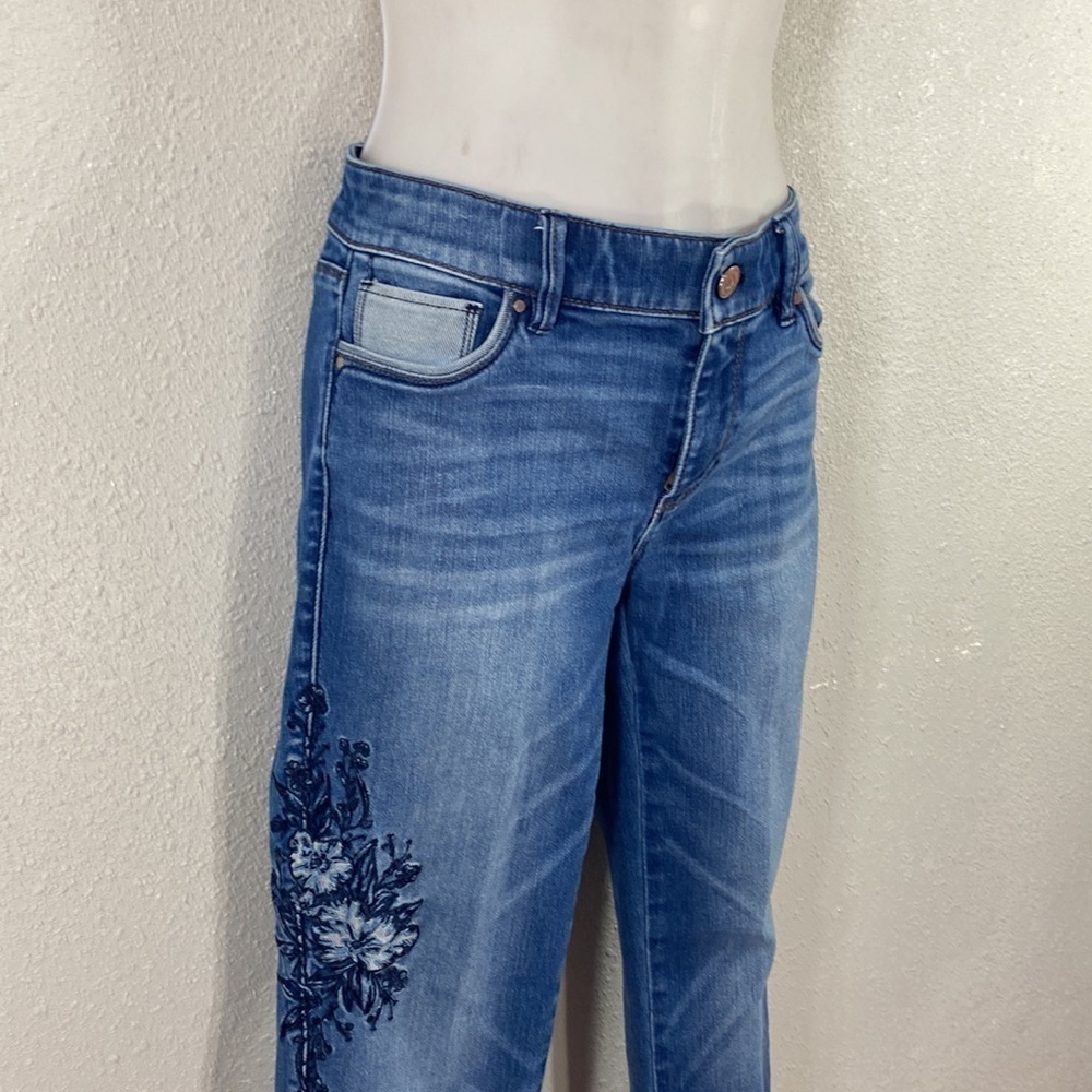 White House Black Market Floral-Embroidered Skinny Crop Jeans 2 - Picture 5 of 12